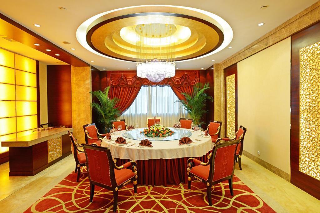 Guangzhou New Century Hotel Екстериор снимка